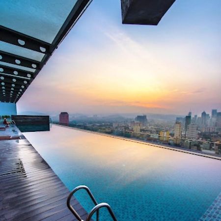 Regalia Skypool Klcc Hostel Kuala Lumpur Exterior photo