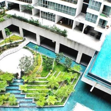 Regalia Skypool Klcc Hostel Kuala Lumpur Exterior photo
