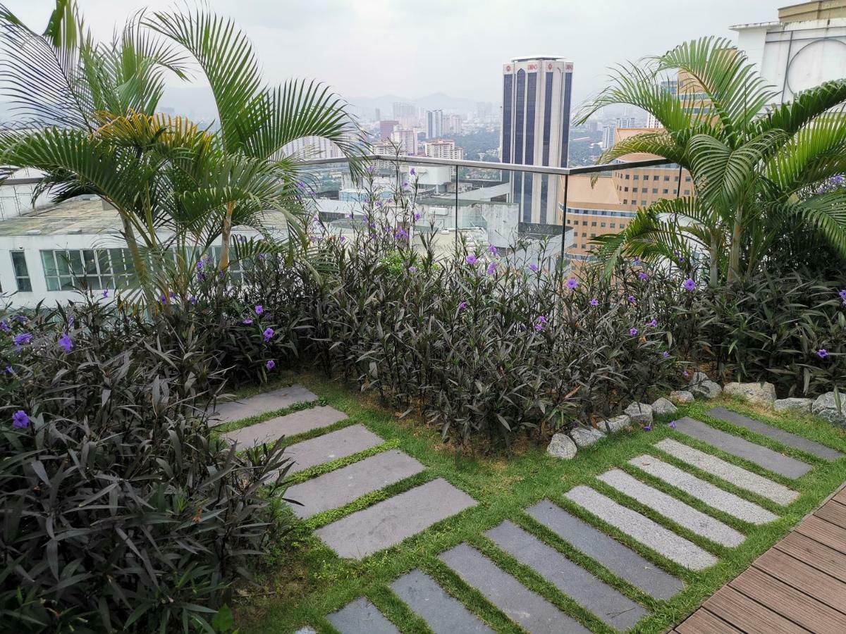 Regalia Skypool Klcc Hostel Kuala Lumpur Exterior photo