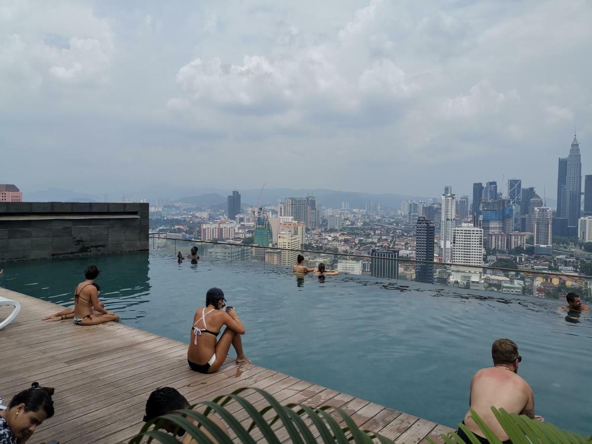 Regalia Skypool Klcc Hostel Kuala Lumpur Exterior photo