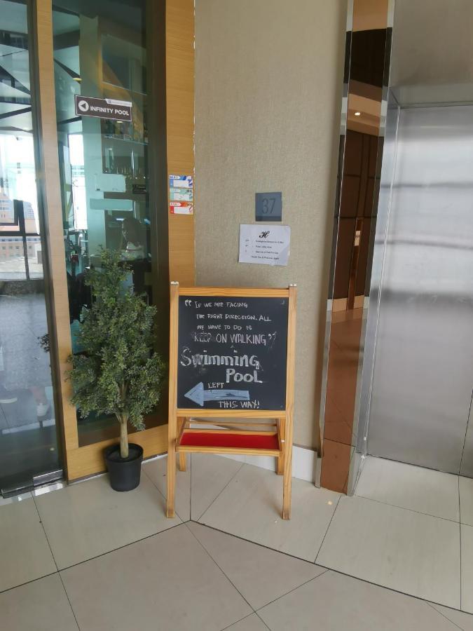 Regalia Skypool Klcc Hostel Kuala Lumpur Exterior photo
