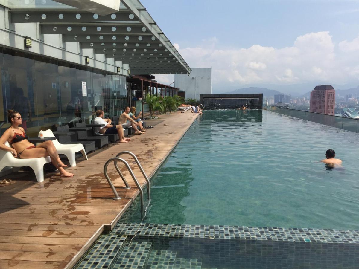 Regalia Skypool Klcc Hostel Kuala Lumpur Exterior photo