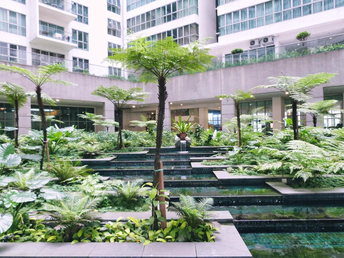 Regalia Skypool Klcc Hostel Kuala Lumpur Exterior photo
